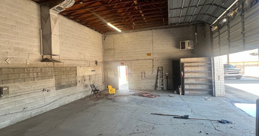 More Photos Of 11039 N Cave Creek Rd, Phoenix Contractor Storage Yard For Lease