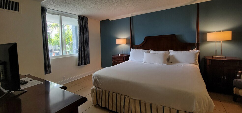 More Photos Of 4900 Powerline Rd, Fort Lauderdale Hotel For Sale