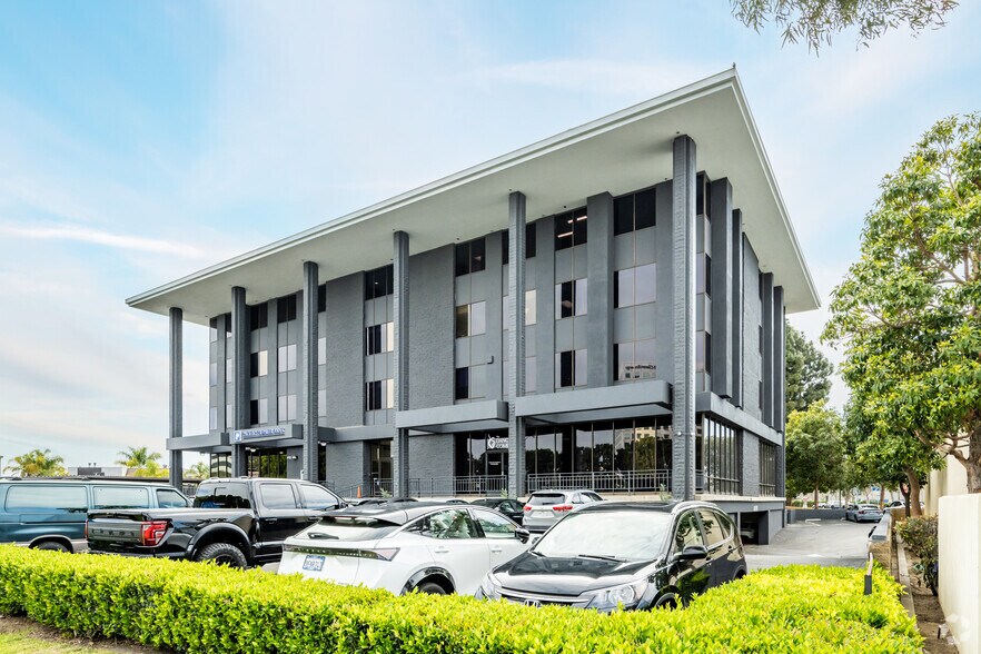 More Photos Of 4667 MacArthur Blvd, Newport Beach Office For Lease