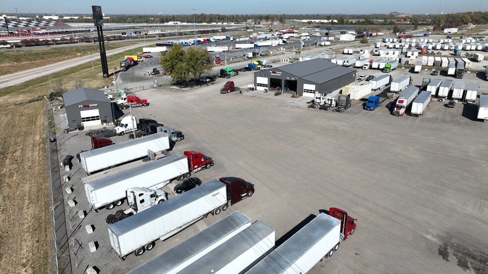 More Photos Of 895 Madison Rd, East Saint Louis Truck Terminal For Lease