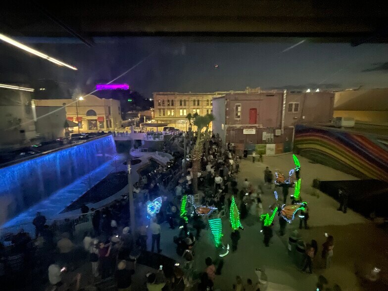 More Photos Of 327-331 W Commerce St, San Antonio Restaurant For Sale