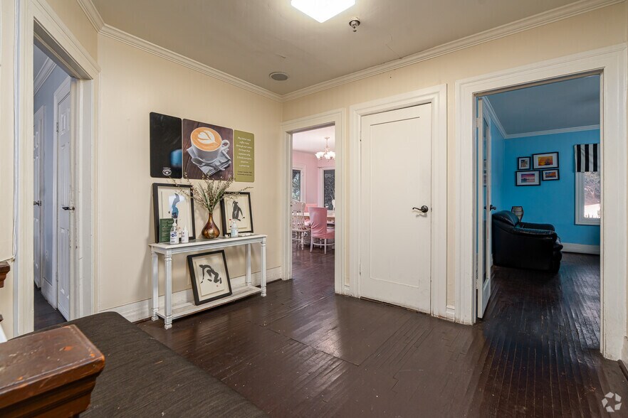 More Photos Of 755 S Hobart Blvd, Los Angeles Storefront Retail Office For Lease