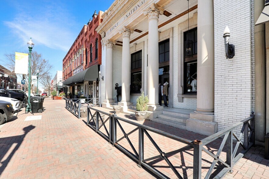 More Photos Of 110 N Tennessee St, McKinney Storefront Retail Office For Lease