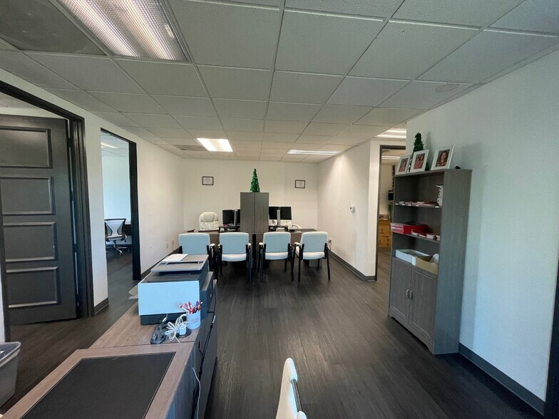 More Photos Of 20631 Ventura Blvd, Woodland Hills Office For Lease