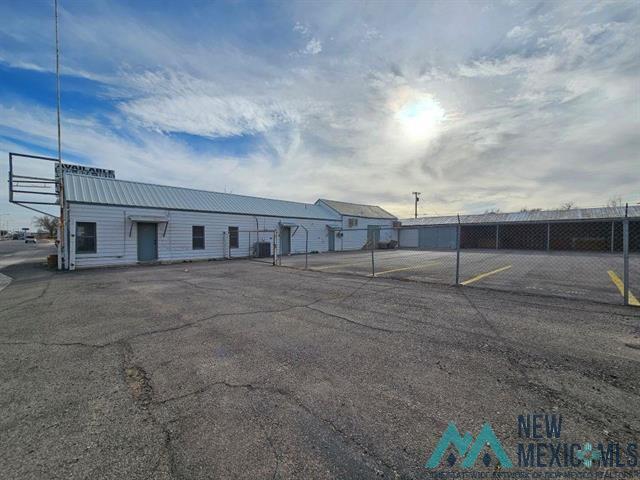 Primary Photo Of 705 N 1st St, Artesia Light Distribution For Sale