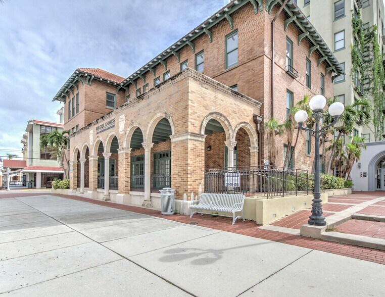 More Photos Of 2310 First St, Fort Myers Loft Creative Space For Lease
