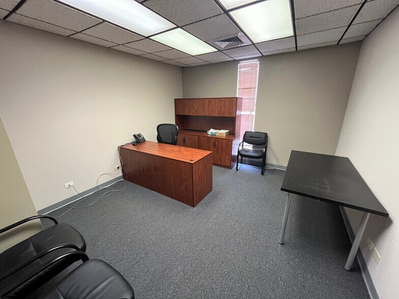 More Photos Of 5700 Logan St, Denver Office For Sale