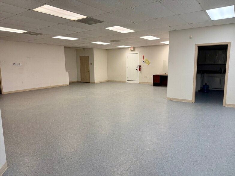 More Photos Of 906 Lincoln Ave, Robstown Industrial For Sale