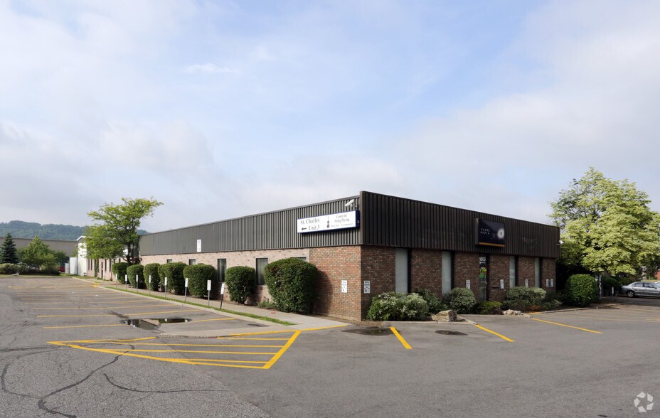 More Photos Of 1603-1605 Main St W, Hamilton Light Distribution For Lease