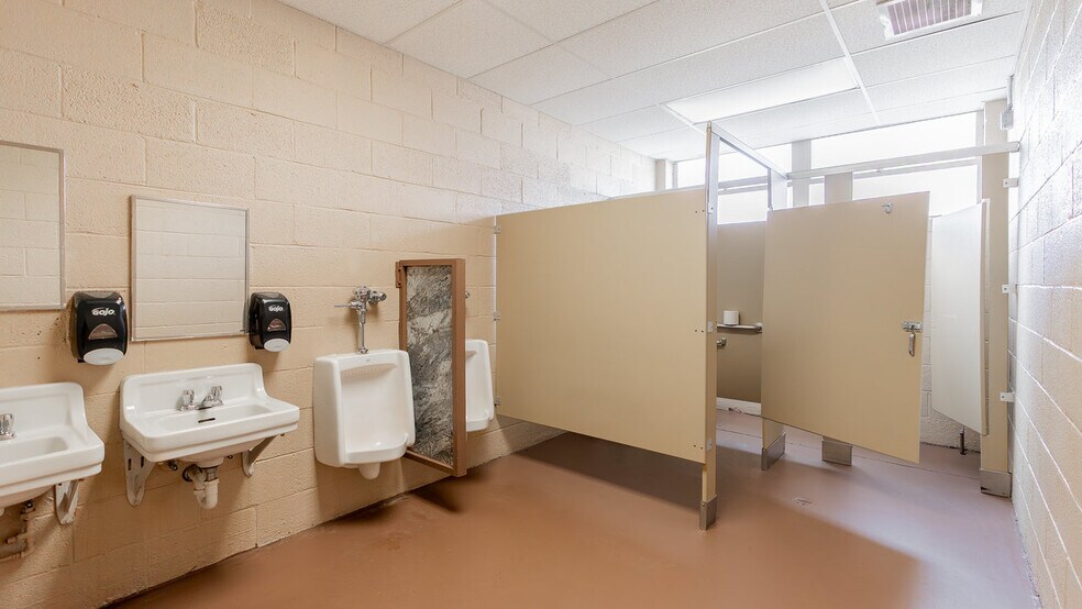 More Photos Of 81 Evick Dr, Franklin Flex For Sale