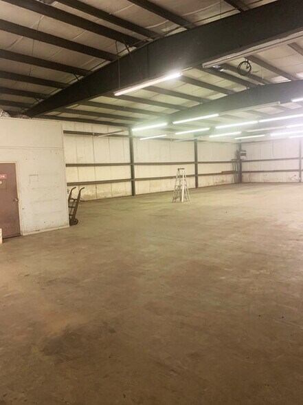 More Photos Of 116 Nolan Rd, Broussard Distribution For Lease