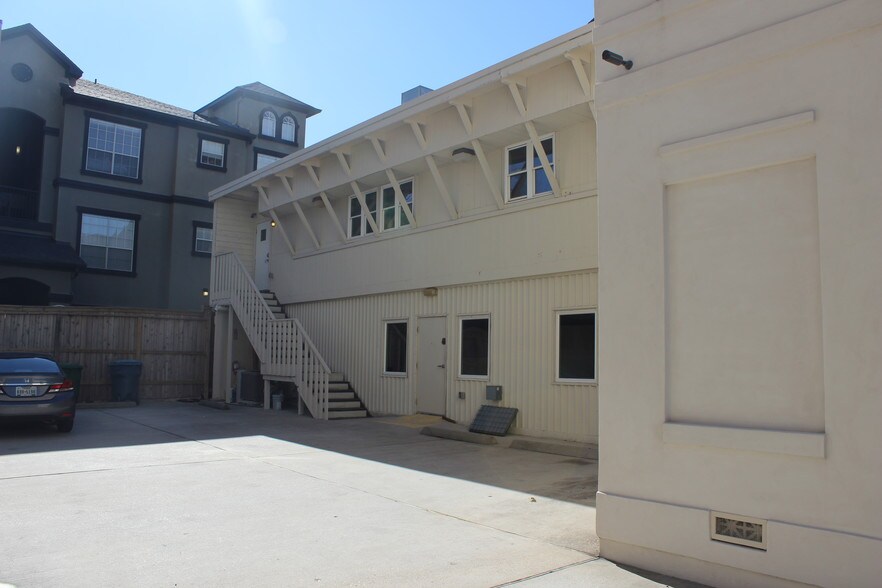 More Photos Of 3501 Allen Pky, Houston Office For Lease