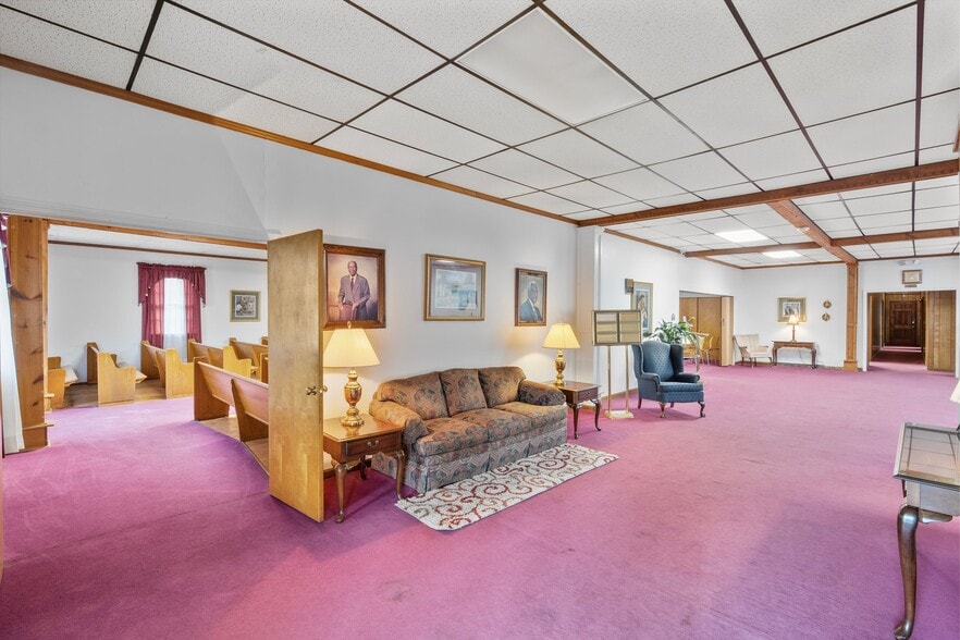 More Photos Of 1401 S Fant St, Anderson Funeral Home For Sale