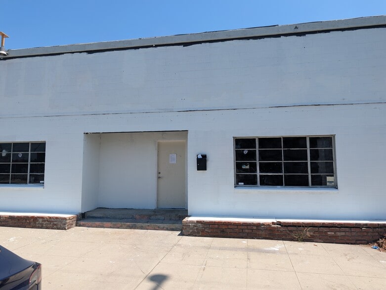 More Photos Of 7624 San Fernando Rd, Sun Valley Industrial For Lease