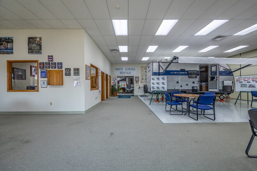 More Photos Of 18256 Campground Rd, Phillipsburg Auto Dealership For Sale