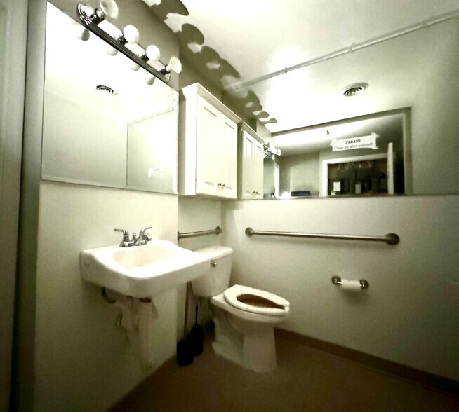 More Photos Of 8274 Telegraph Rd, Odenton Freestanding For Lease