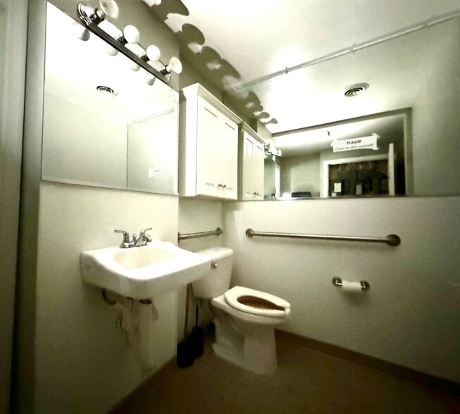 More Photos Of 8274 Telegraph Rd, Odenton Freestanding For Lease