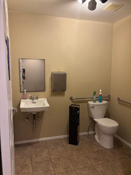More Photos Of 12750 Ventura Blvd, Studio City Loft Creative Space For Lease