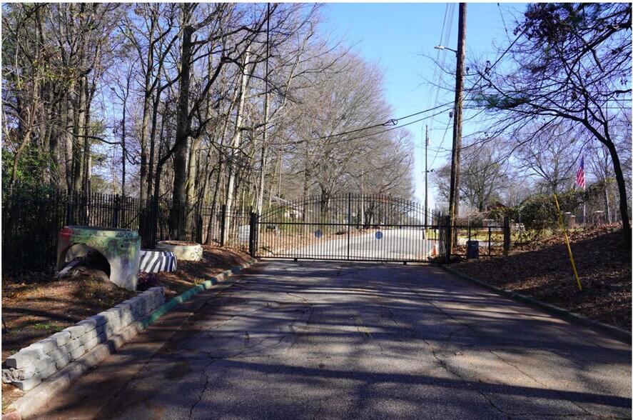 More Photos Of 2200 Reynolds Dr SW, Atlanta Land For Sale