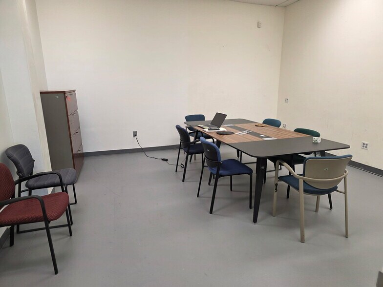 More Photos Of 1122 W Holmes Rd, Lansing Freestanding For Lease