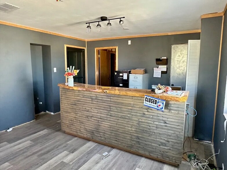 More Photos Of 1307 Elm St, Sweetwater Flex For Sale