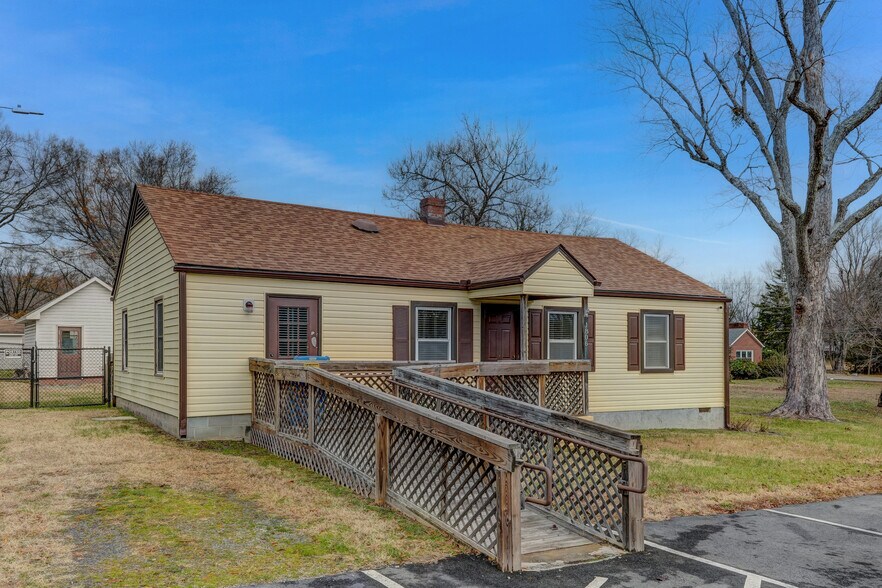 More Photos Of 1806 Vance St, Reidsville General Retail For Sale