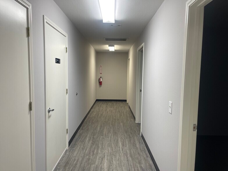 More Photos Of 332 Hwy 146 N, La Porte Warehouse For Lease