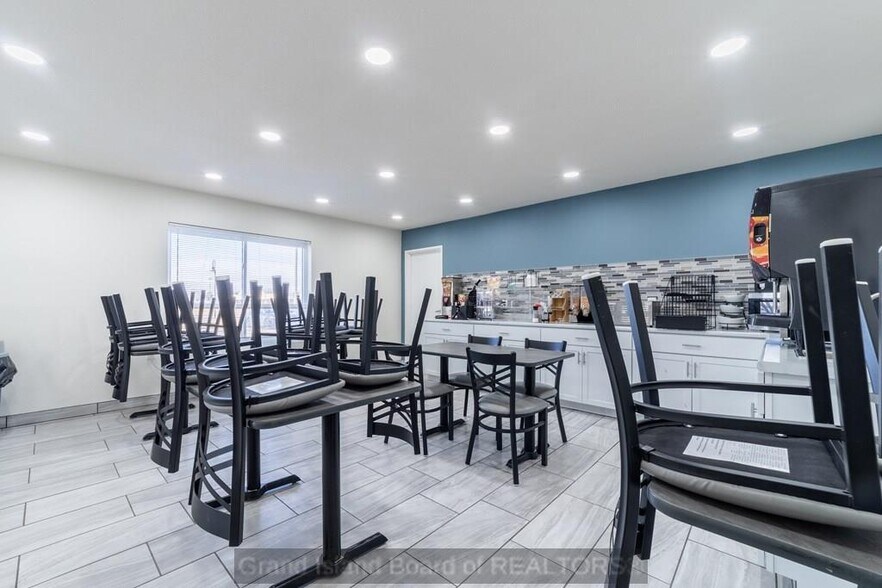 More Photos Of 3205 S Locust St, Grand Island Hotel For Sale