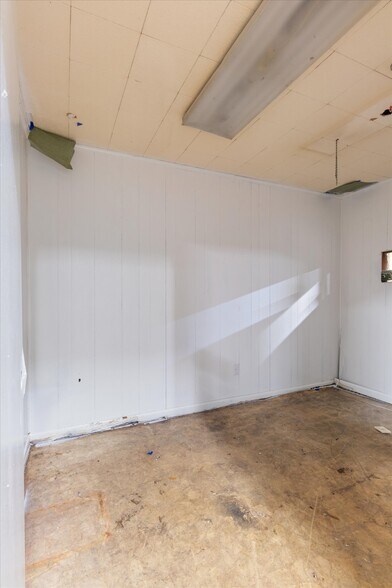 More Photos Of 1811-1813 Old Estill Springs Rd, Tullahoma Warehouse For Lease