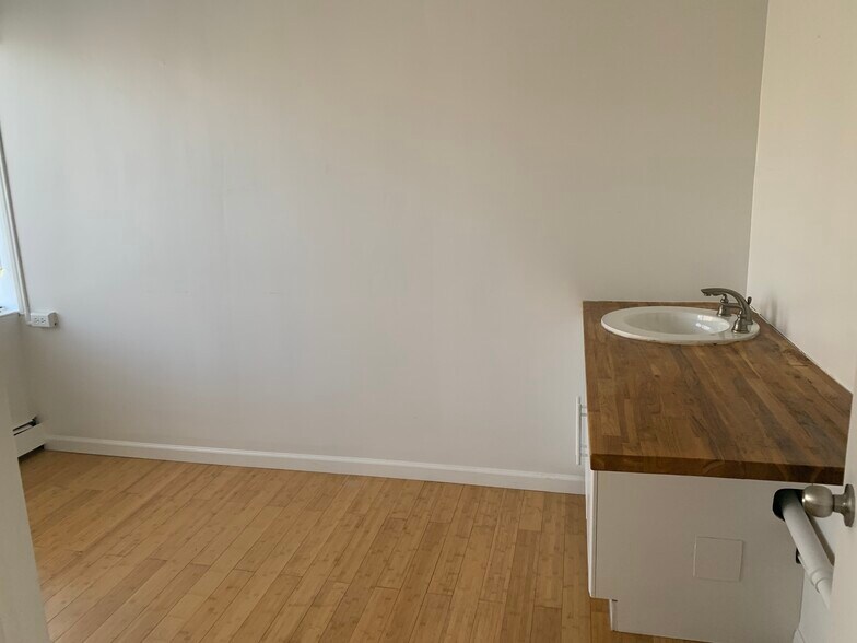 More Photos Of 350 Northern Blvd, Great Neck Office For Lease