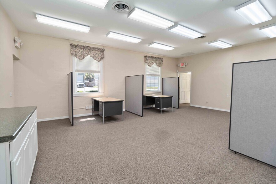 More Photos Of 801 Magnolia St, New Smyrna Beach Office For Sale