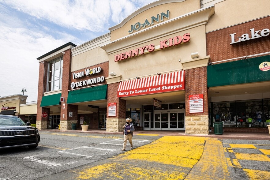 More Photos Of 911-1001 Central Park Ave, Scarsdale Unknown For Lease