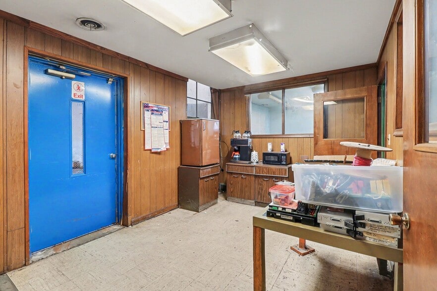 More Photos Of 20210 Sherwood St, Detroit Warehouse For Sale