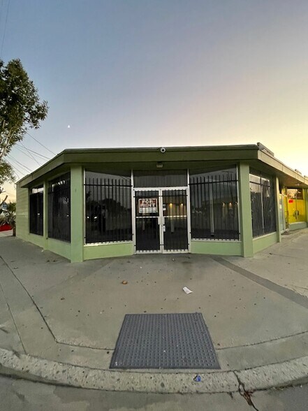More Photos Of 38463 9th St E, Palmdale Storefront For Sale