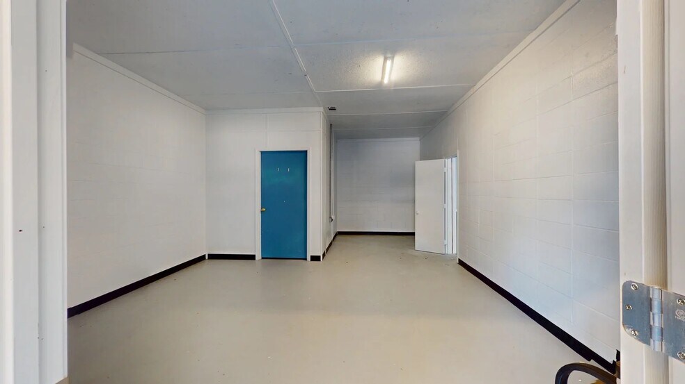 More Photos Of 3851 Harrington st, Oak Park Light Distribution For Sale