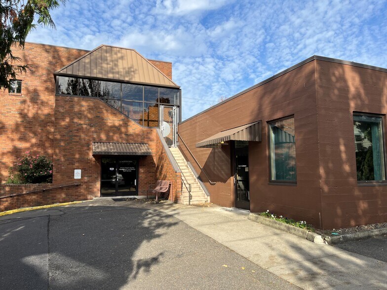 More Photos Of 4702-4706 NE Glisan St, Portland Medical For Lease