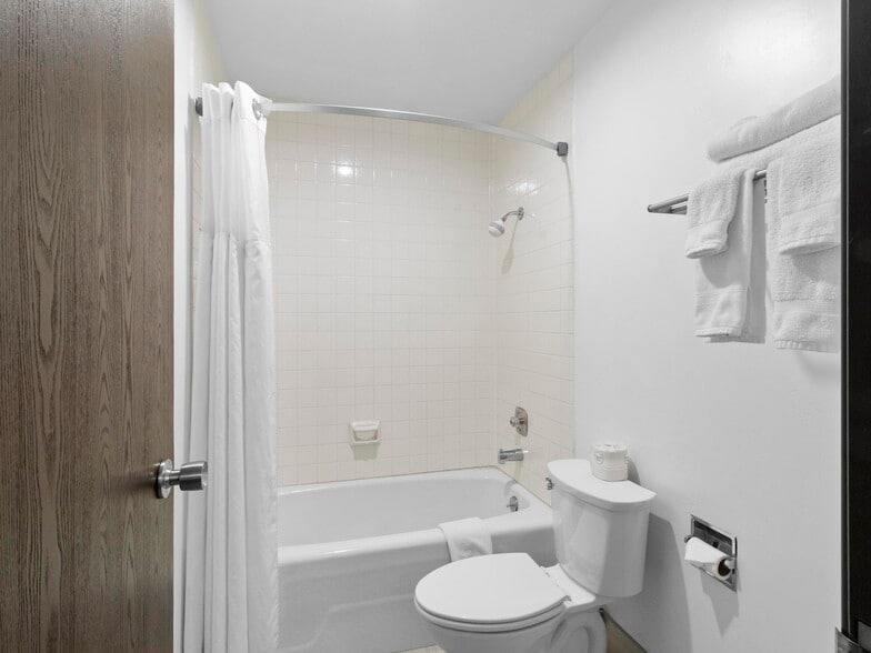 More Photos Of 333 N Main St, Richfield Hotel For Sale