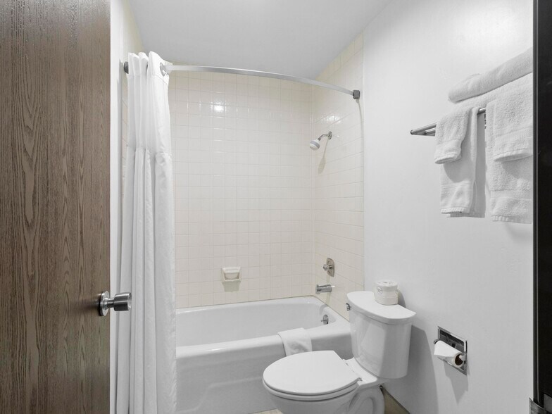 More Photos Of 333 N Main St, Richfield Hotel For Sale