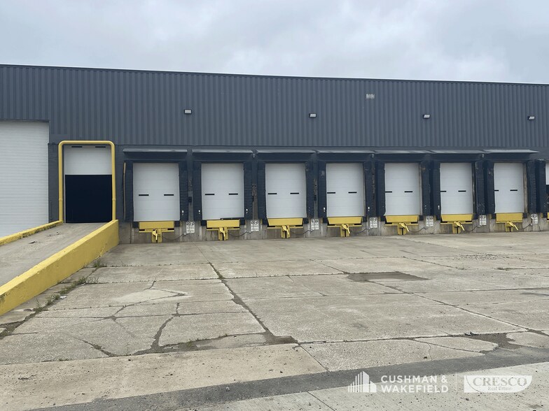 More Photos Of 700 Liverpool Dr, Valley City Manufacturing For Lease