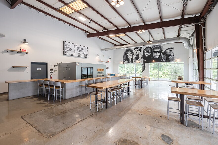 More Photos Of 110 Greenfield St, Wilmington General Retail For Sale