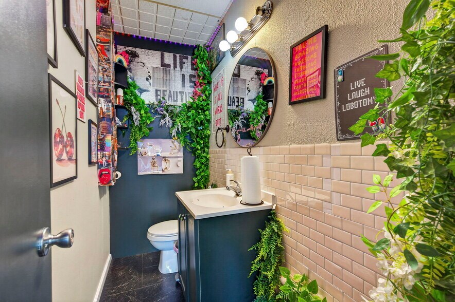 More Photos Of 1950 S Glenstone Ave, Springfield Storefront For Sale