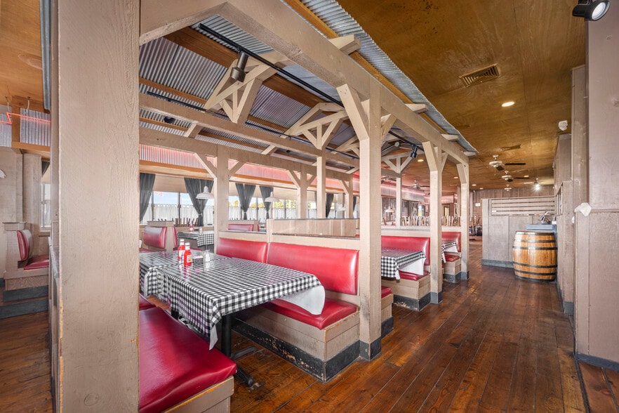 More Photos Of 413 Wilson Ave, Tullahoma Restaurant For Sale