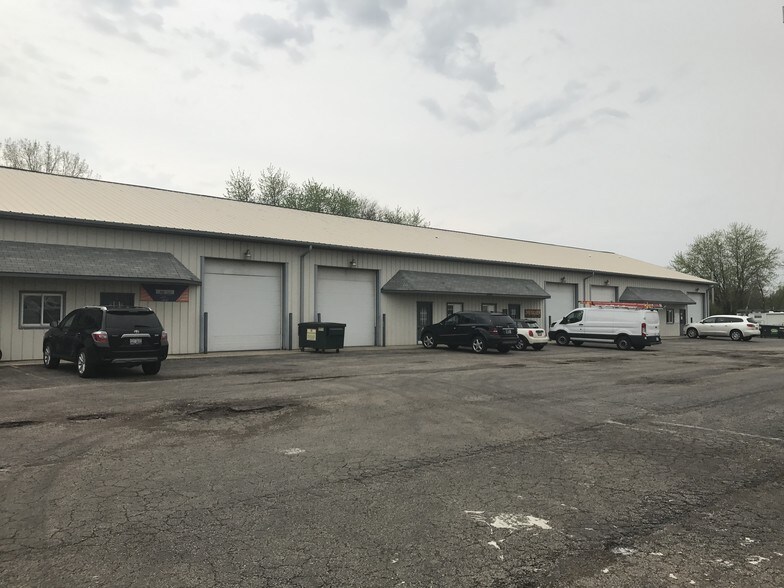 More Photos Of 23915 S Aero Ct, Plainfield Warehouse For Lease