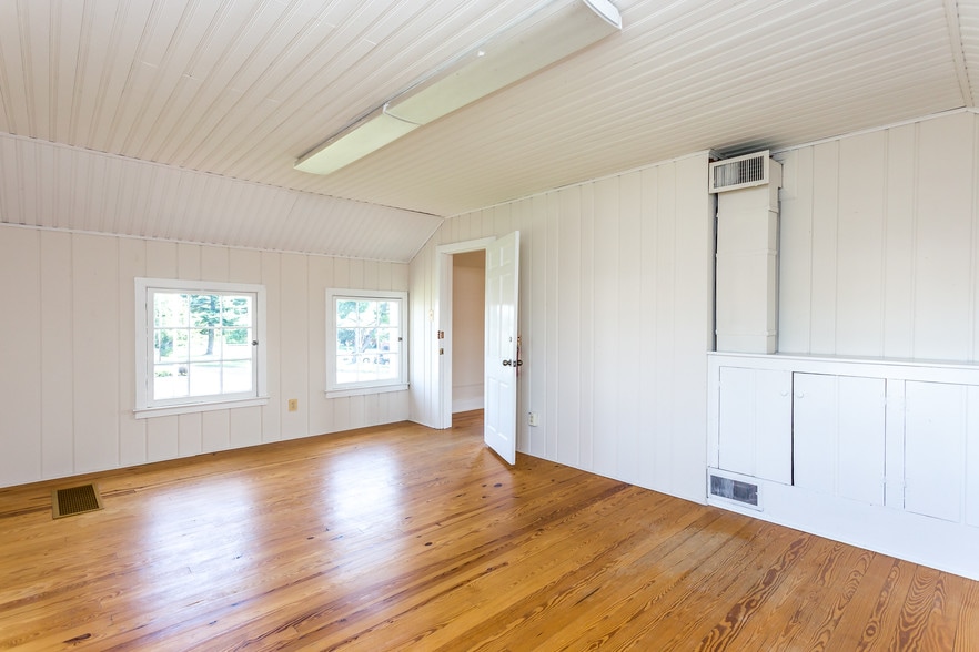 More Photos Of 2800 Princess Anne St, Fredericksburg Loft Creative Space For Sale