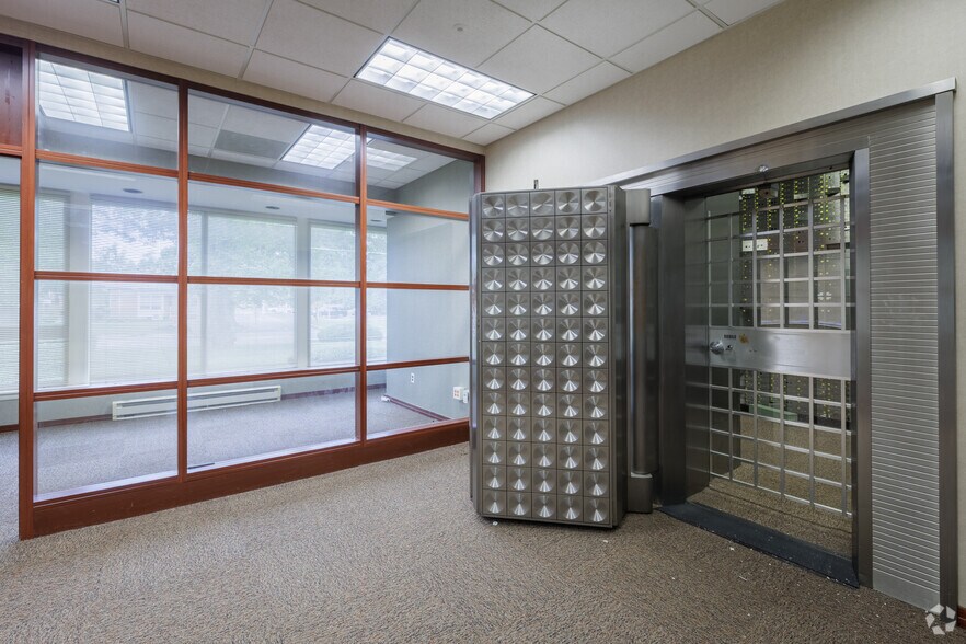 More Photos Of 303 Broad St, Red Bank Specialty For Lease