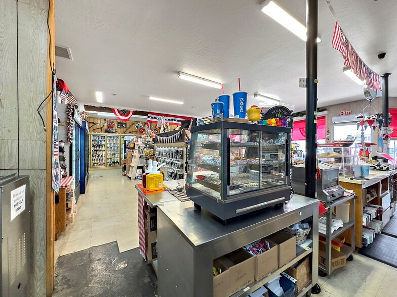 More Photos Of 577 Main St, Ferndale General Retail For Sale