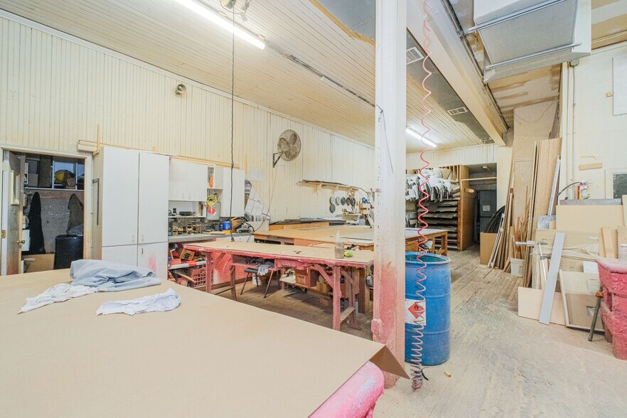 More Photos Of 1944-1952 Richmond Terrace, Staten Island Showroom For Lease