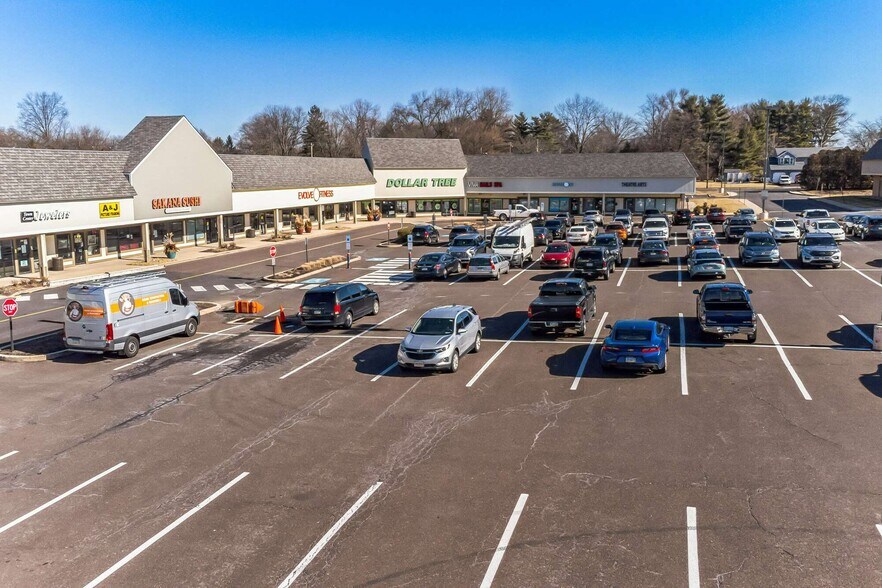 More Photos Of 426 Town Ctr, New Britain Unknown For Lease