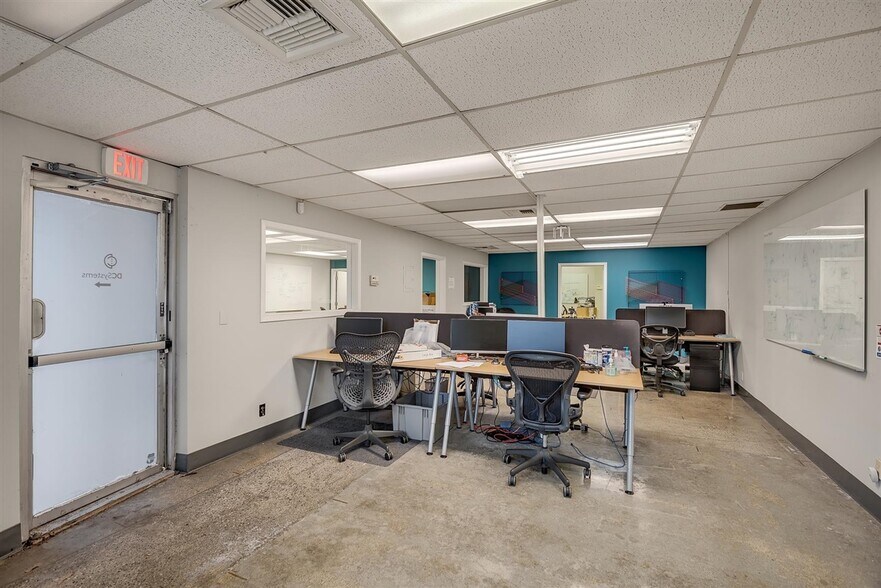 More Photos Of 1023 Chestnut St, Redwood City Research And Development For Sale