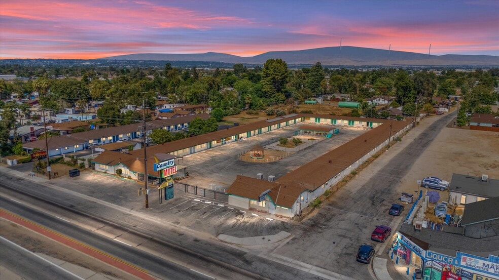 Primary Photo Of 1010 S Union Ave, Bakersfield Hotel For Sale